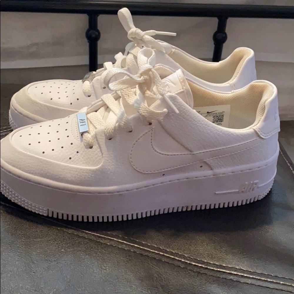 Nike Air Force 1 sage low